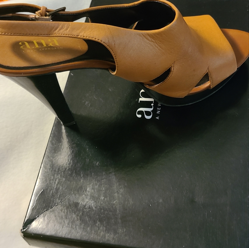Shoes - Picture 5 of 6